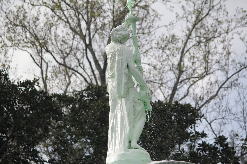 Stone monument symbol