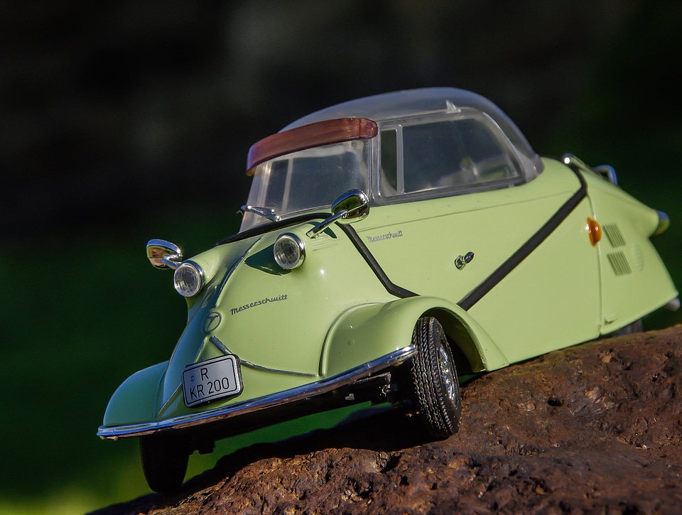 Three wheels bubble three-wheeler