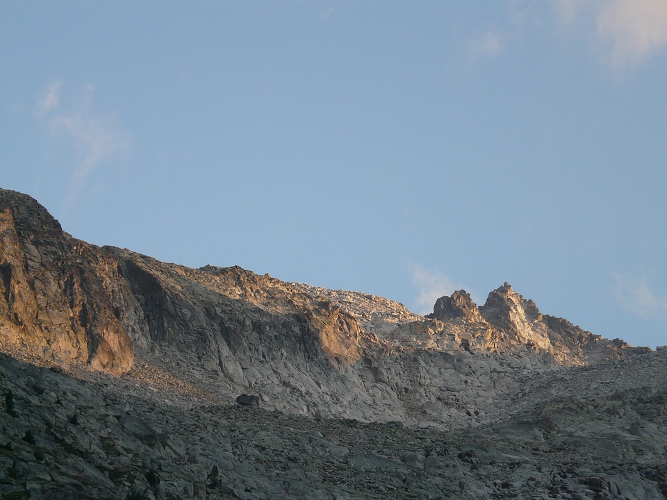 Scree pico aneto pyrenees