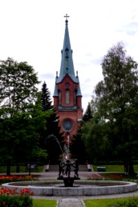 Alexander Church with kevät statue in front