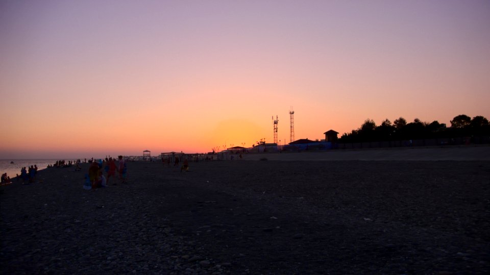Конец галечного пляжа рядом с Нижне-Имеретинской бухтой photo