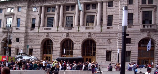FEARLESS GIRL & WALL STREET BULL - CUNARD LINE BUILDING - BOWLING GREEN - NEW YORK - USA
