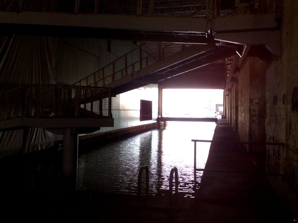 U BOAT PEN - LE PORT DE TOUS LES VOYAGES - SAINT NAZAIRE , FRANCE