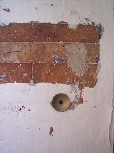 Brick ring brick wall peeling