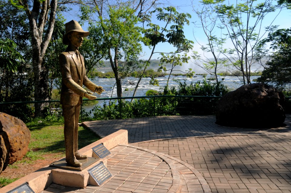 Zig Koch Estátua em bronze em homenegem a Santos Dumont  Foz do Iguaçu PR