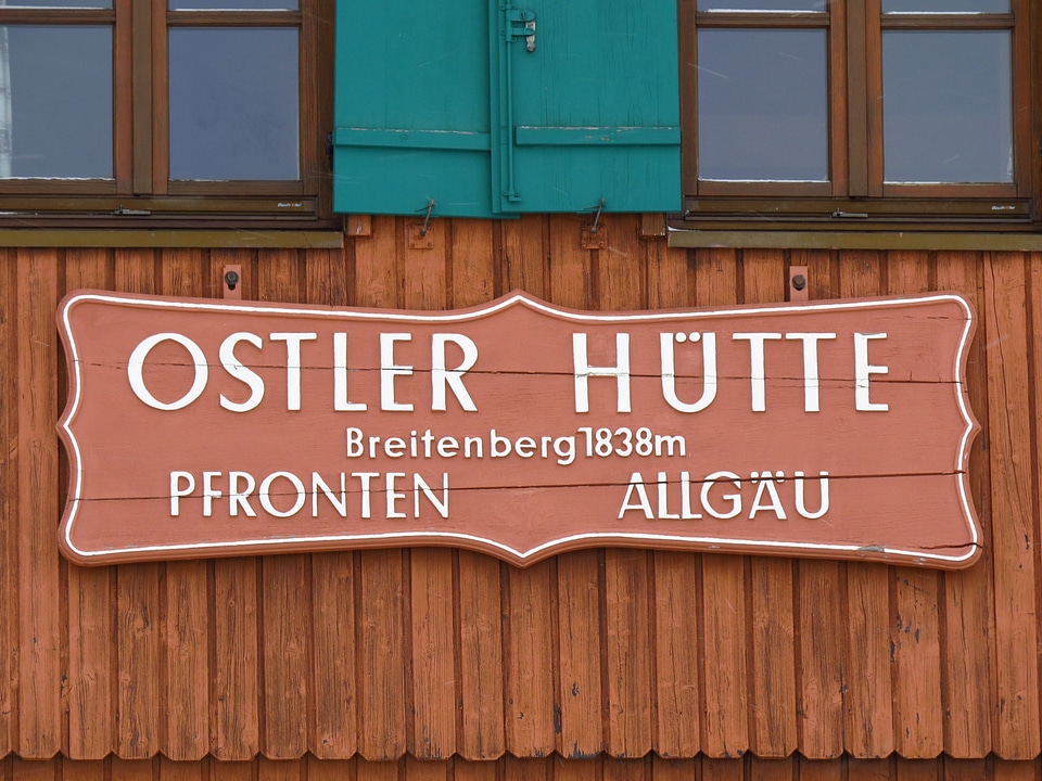 Ski lodge alm alpine hut