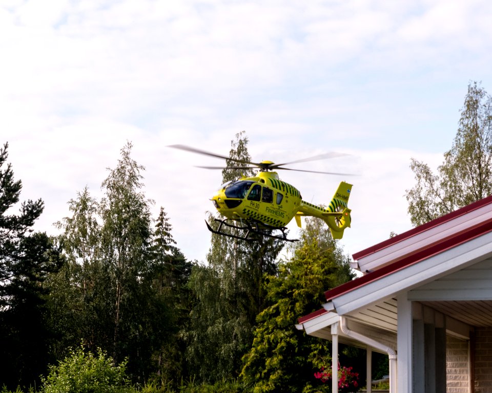 FinnHEMS medical helicopter at metsäkylä 20190723