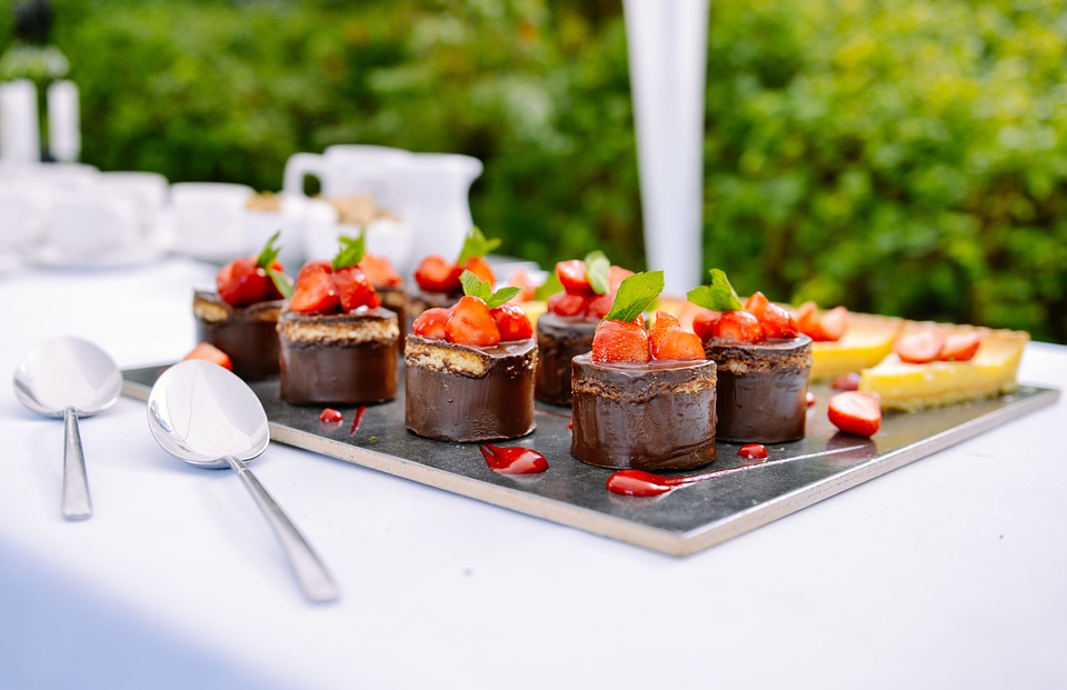 Strawberry small cakes