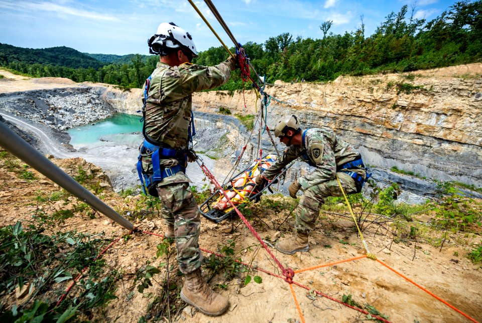 Soldiers Participate in Rope Rescue Course