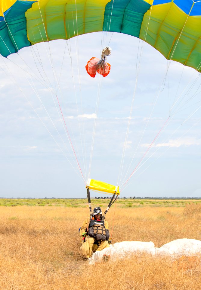 Boise smokejumper  DHS-8-106 (Dash 8) aircraft training.