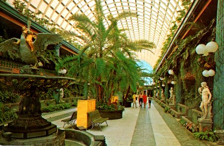 Kapok Tree Inn, Clearwater, FL, The Entrance Mall
