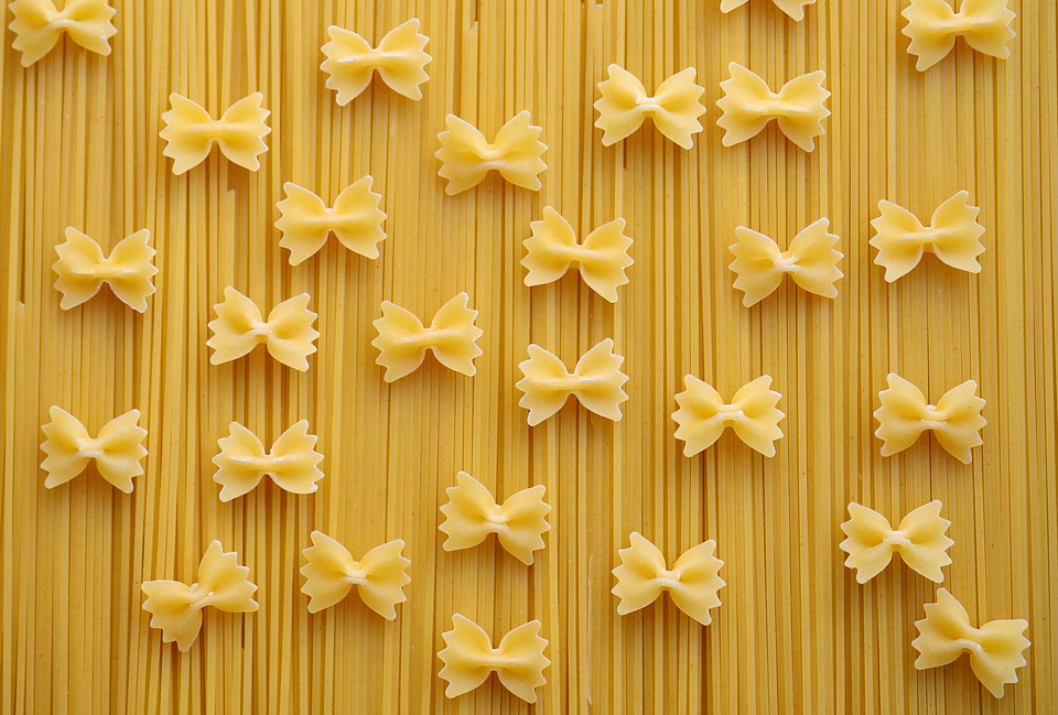 Farfalle carbohydrates yellow