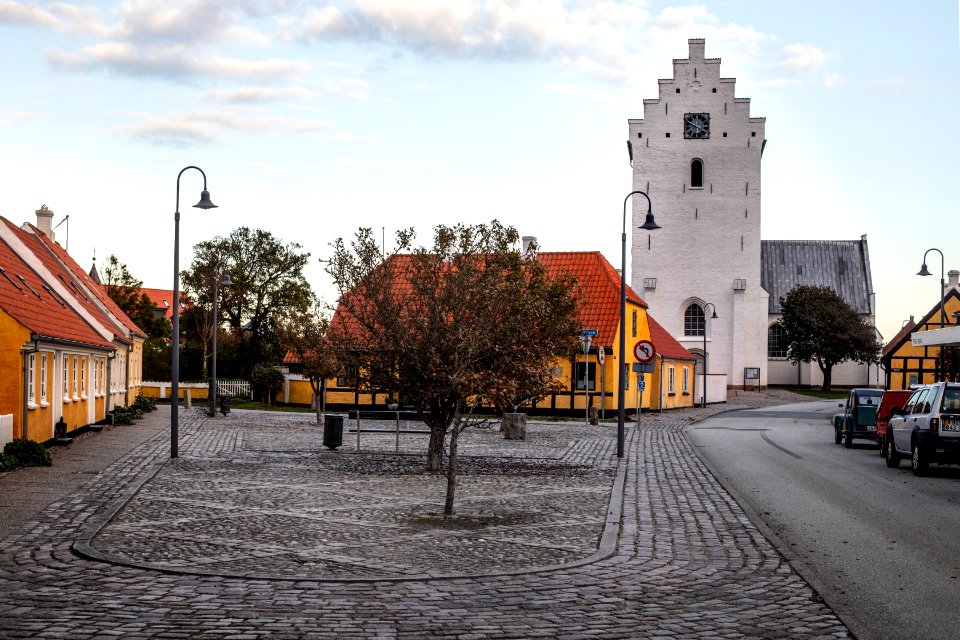 Sæby Kirke set fra Algade