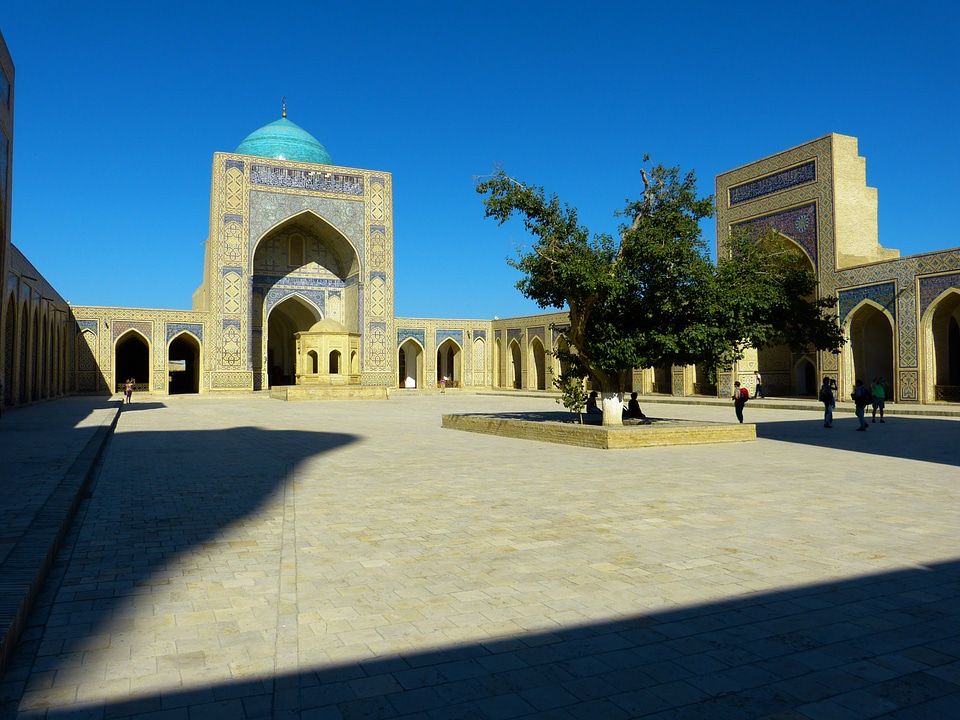 Courtyard dome building