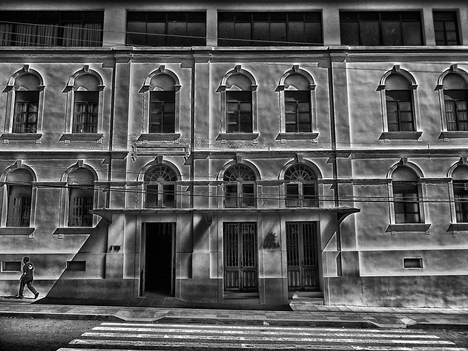 Facade black and white hdr