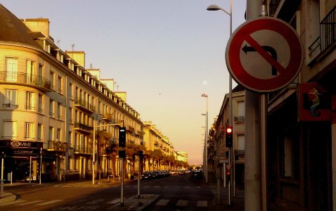 Full Moon at Sunrise - Saint Nazaire - France