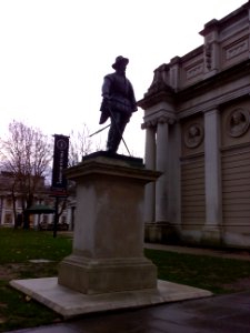SIR WALTER RALEIGH STATUE - OLD ROYAL NAVAL COLLEGE - CUTTY SARK - GREENWICH - LONDON