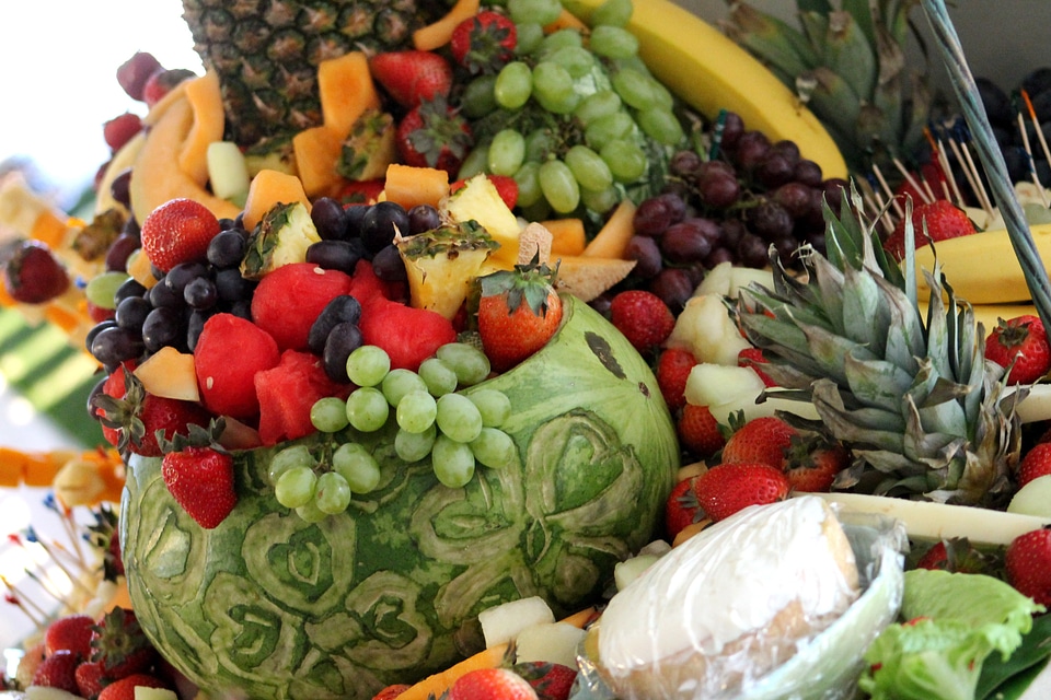 Presentation melon grapes