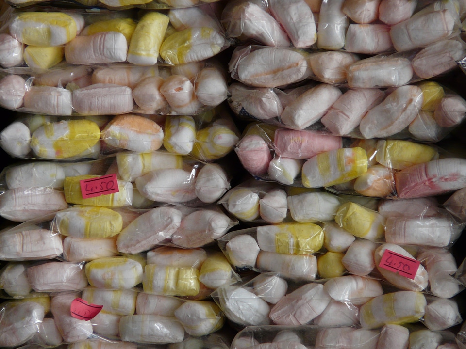 Sweet confectionery white