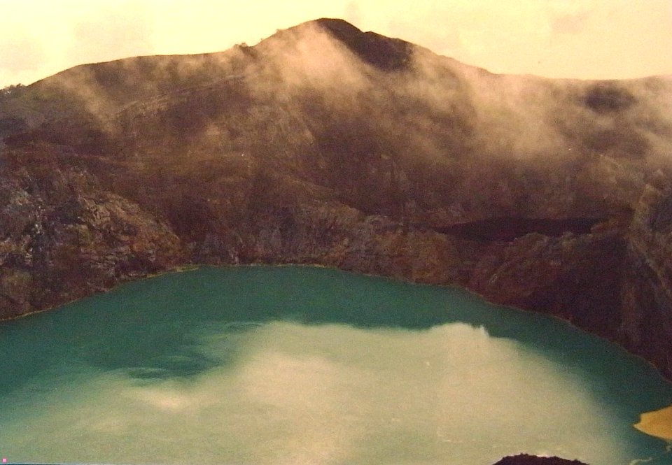 KELI MUTU VOLCANO TURQUOISE CRATER LAKE - FLORES - INDONESIA