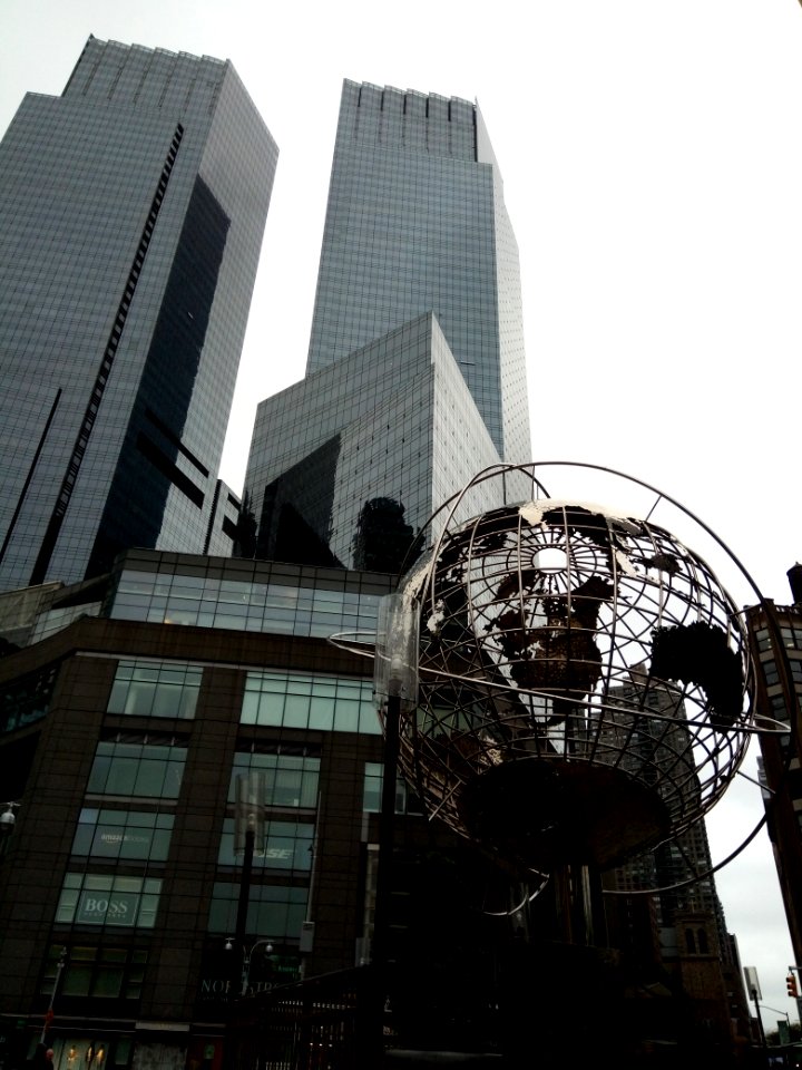IMG 20190426 101606 Globe  - Time Warner Building - Columbus Circle - Central Park - New York - USA