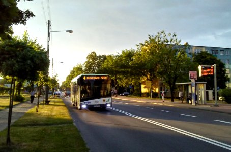 Hybrid electric bus Saint Anthony / Bartosz Głowacki Street photo