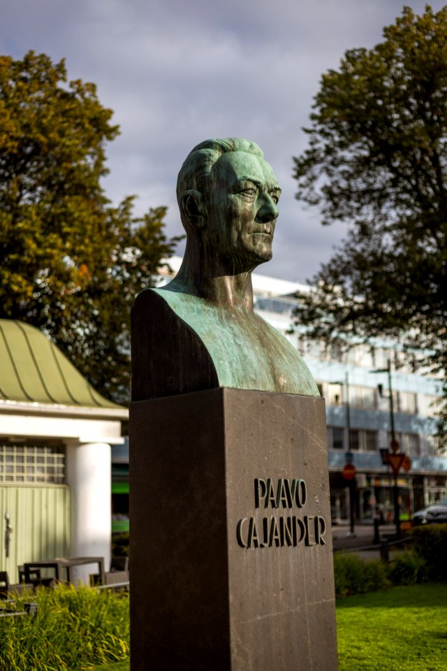 Paavo Cajanderin patsas, Hämeenlinna, Finland