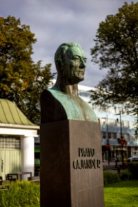 Paavo Cajanderin patsas, Hämeenlinna, Finland photo