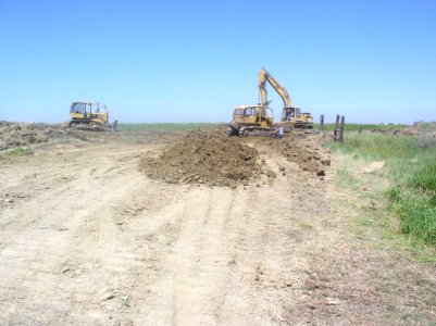 EWP  Valley Co - Vandalia Little Brazil breach repair 1