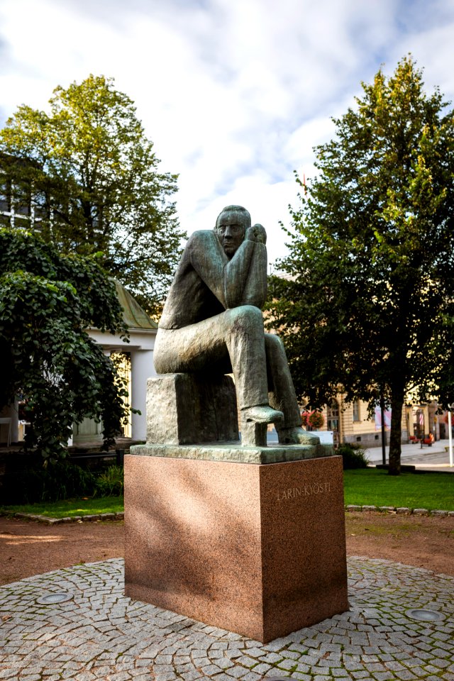 Larin Kyöstin patsas, Hämeenlinna, Finland
