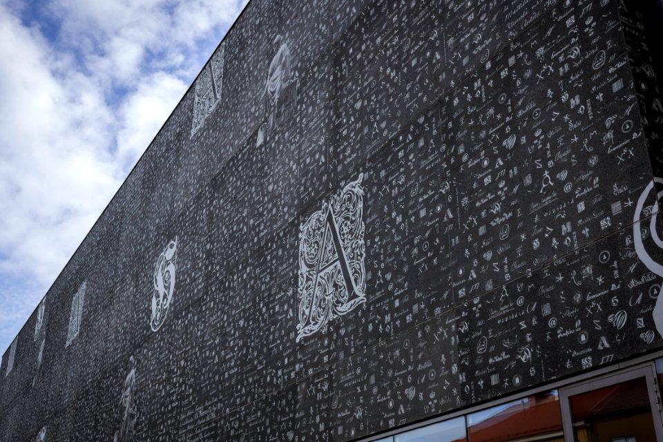 Maakunta-arkiston seinä, Hämeenlinna, Finland