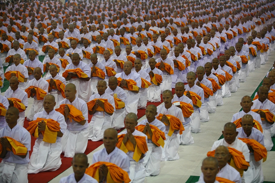 Buddhism buddhists praying