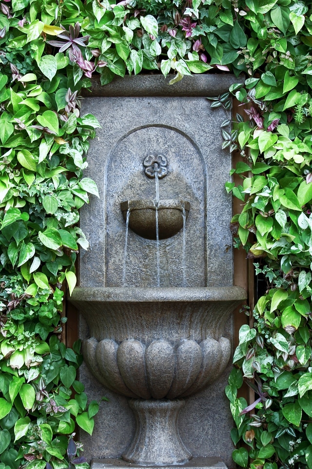 Wall water water flowing