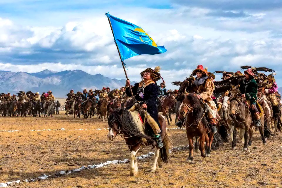 golden eagle festival mongolia 12
