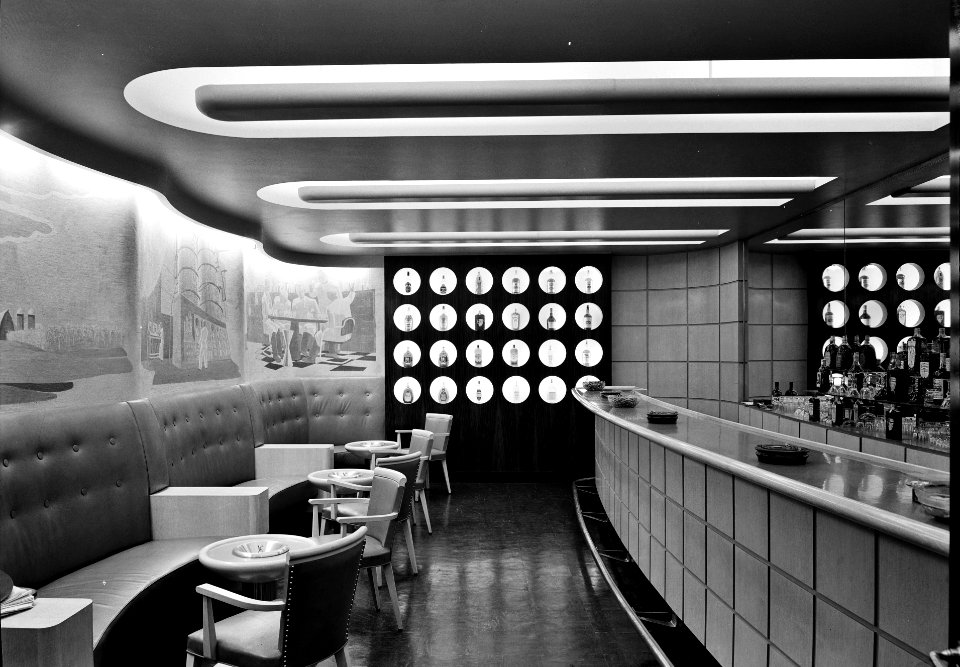 A Bar Moderne: Seagram's Distillers Corp., Chrysler Building, New York City. General view of barroom. 1939.