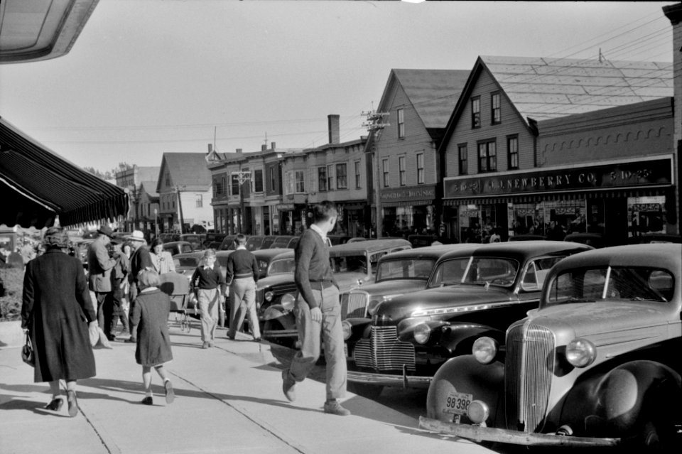 Saturday afternoon on main street in Caribou, Maine. October 1940.