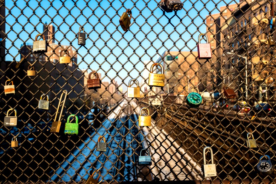 Locks above 97th and Park Avenue rail portal