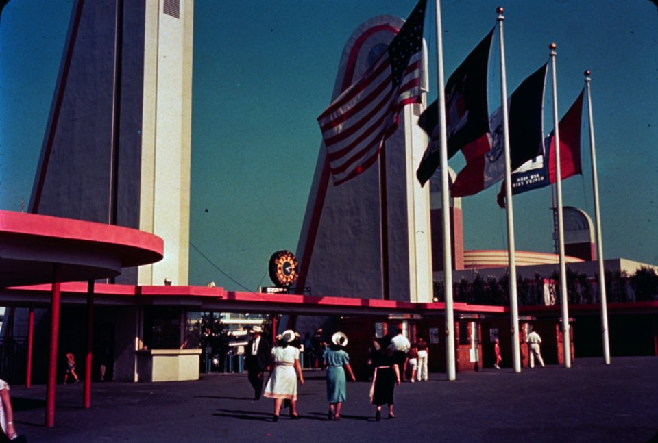 Gate of Nations: World's Fair. Corona gate with Bulova clock exhibit. May 1939.