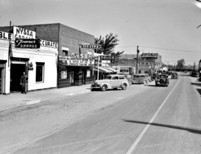 Never Say Die: Main street of Nyssa, Oregon. Saturday afternoon, October 1939.