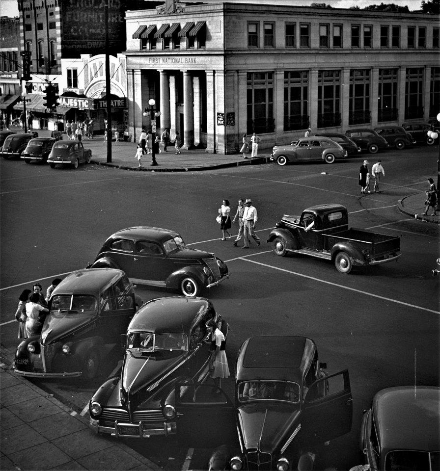 Car Culture: Saturday afternoon in Florence, Alabama. June 1942.