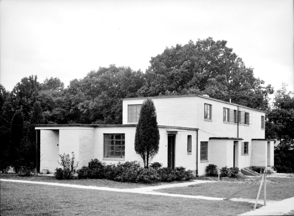 Streamline Moderne: Completed house at Greenbelt, Maryland. September 1937