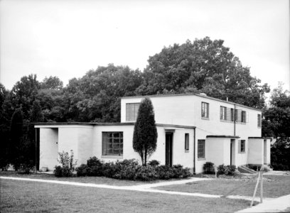 Streamline Moderne: Completed house at Greenbelt, Maryland. September 1937