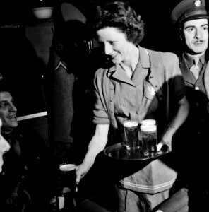 Sweet Sue: At the Sea Grill, Sue, a waitress serves beer to the many nightly patrons. Washington, D.C. April 1943.