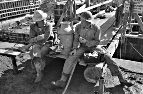 Between Bites: Construction workers eating lunch on the Shasta Dam. Shasta County, California, November 1940. photo