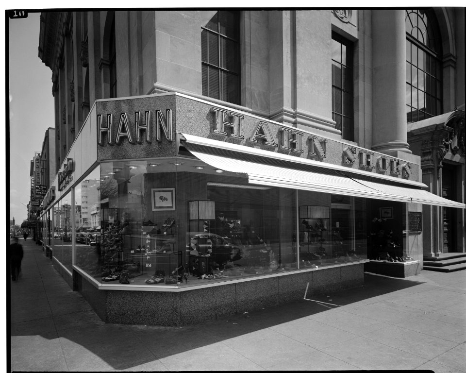 Step Into Hahn's: Exterior of Hahn Shoes, circa 1940s.