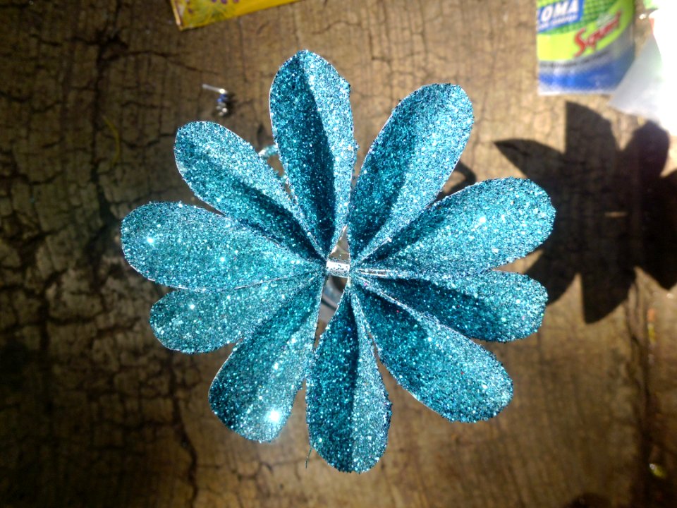Linda flor de lata.