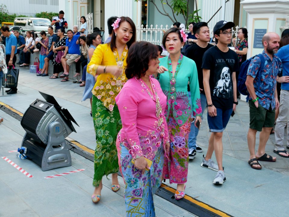 singapore heritage festival - peranakan museum: ladies in peranakan attire based on malay style