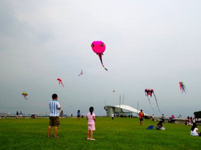 01 kite flying photo