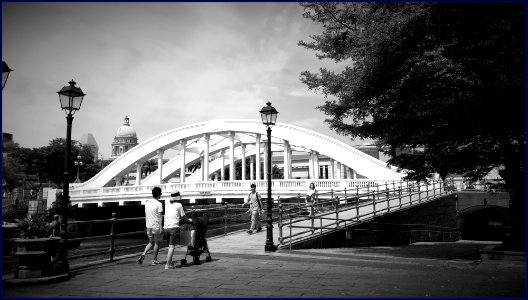 Elgin Bridge along Singapore River photo