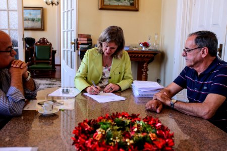 07.12.2017 Assinatura contrato de ampliação escola Mário Menghetti - Fotos Gustavo Mansur